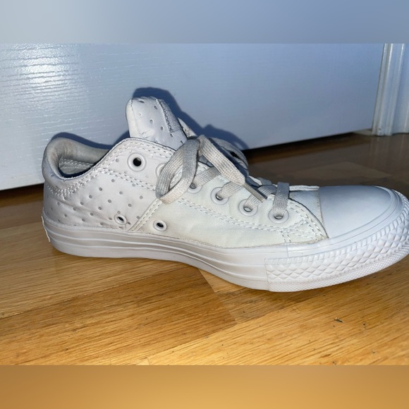 All Star ⭐️ Converse Chuck Taylor Madison Shoes 7 - Picture 2 of 8